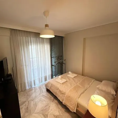 Lägenhet 2-bedroom Apt Center, With Parking *
