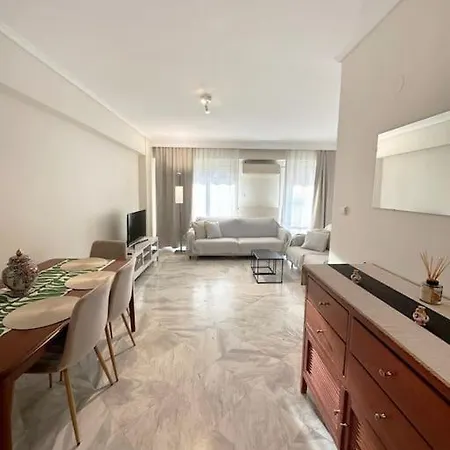 公寓 2-bedroom Apt Center, With Parking *