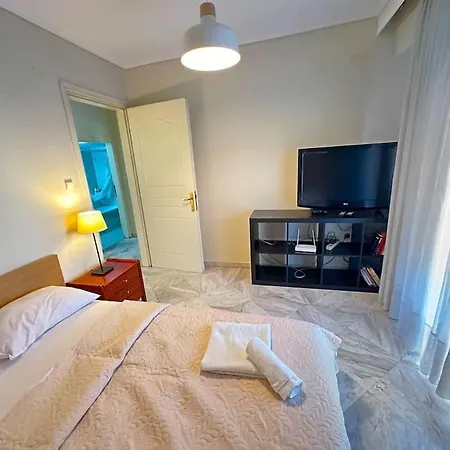 2-bedroom Apt Center, With Parking