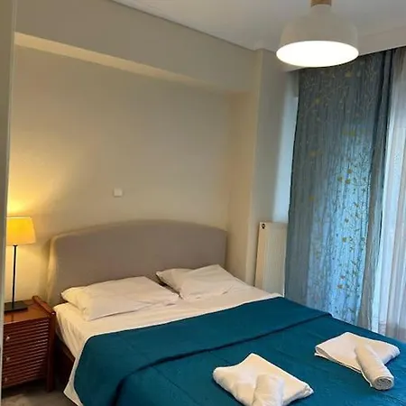 2-bedroom Apt Center, With Parking *