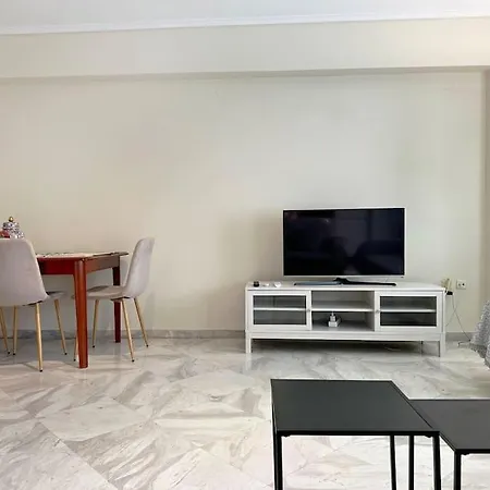 2-bedroom Apt Center, With Parking 公寓